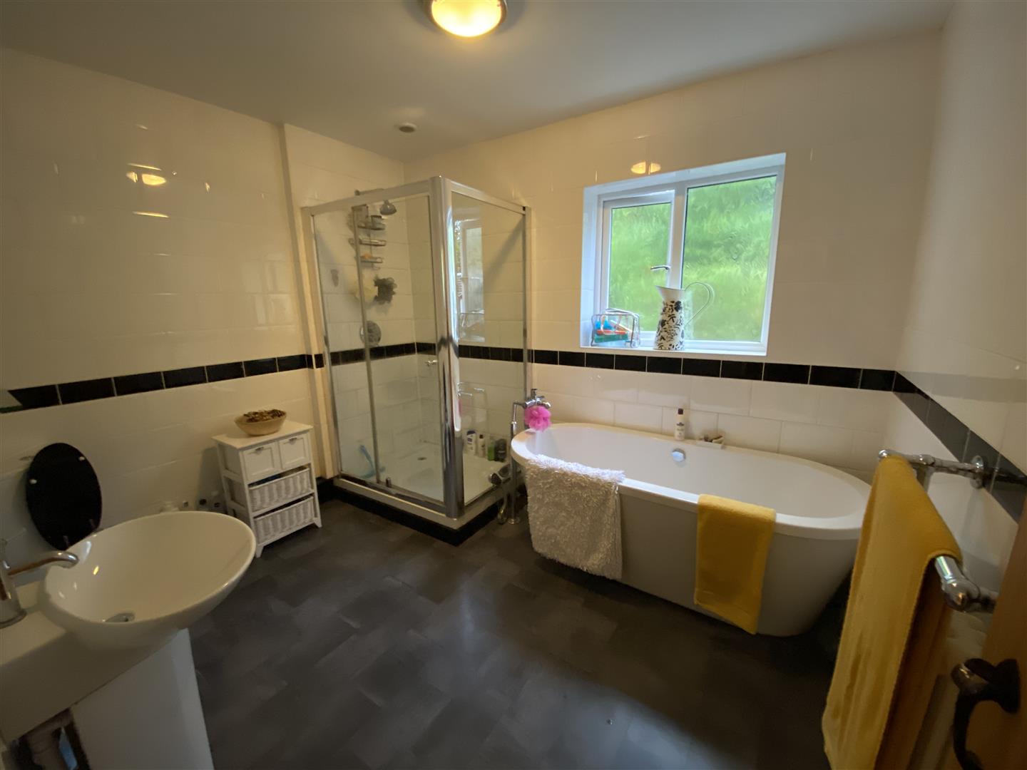 ANOTHER BATHROOM ASPECT